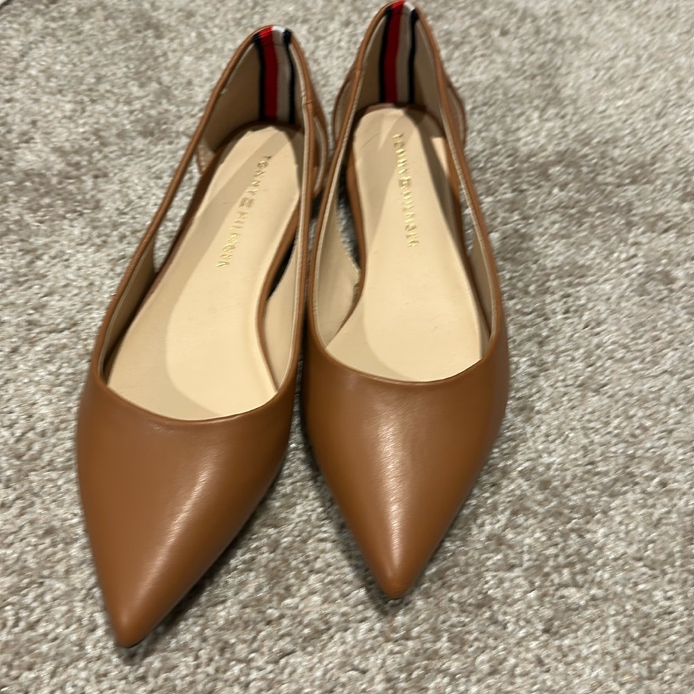 Tommy Hilfiger Brown Flats with Pointed Toe and Minimalist Design